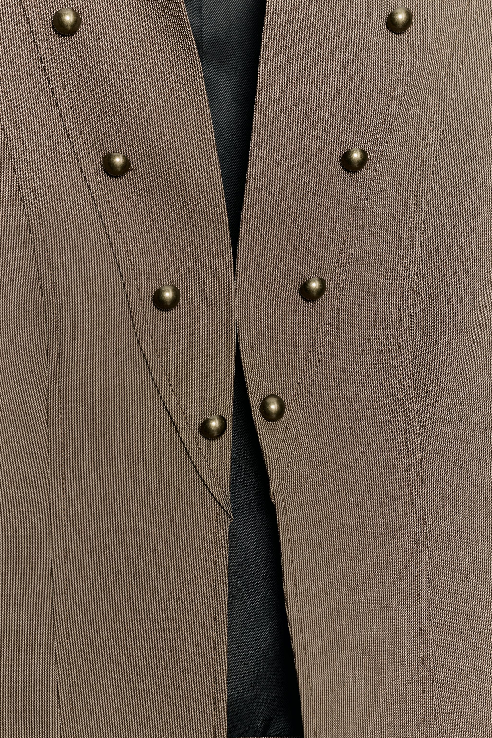 BUTTONED SHORT BLAZER
